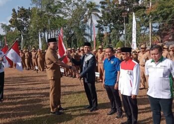 Semarakkan HUT RI ke-81, Ketua LDII Tanah Laut Terima Bendera Merah Putih dari Bupati