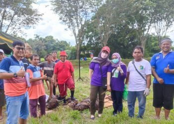 Ramah Lingkungan, LDII Tala Bagi Daging Kurban Gunakan Tas Purun