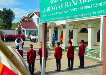 Ponpes Al Hidayah Peringati HUT ke 77 RI dengan Upacara Bendera