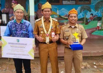 Sukses Jadi Kepala Desa, Ketua PAC LDII Desa Martadah Baru Raih Penghargaan dari Bupati