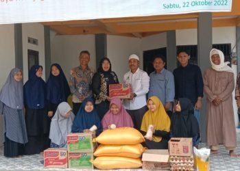 Ponpes At Taqwa Terima Bantuan Sembako dari PUPR Kotabaru