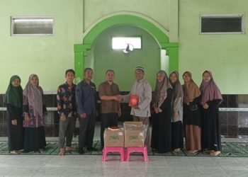 TPQ Baitul Janah Gunung Ulin Terima Bantuan 40 Al Qur’an
