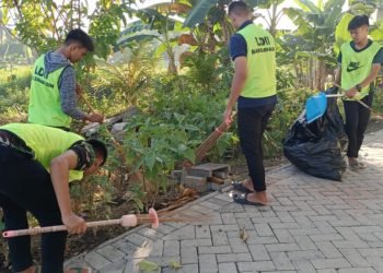 Sambut HUT RI ke 78, LDII Kota Banjarmasin Bersihkan Lingkungan