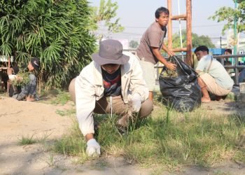 Ratusan Warga LDII Tabalong Bersihkan Tanjung Expo Center