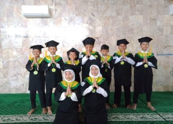 Santri TPA Rhoudatul Hidayah Ikuti Wisuda Santri ke 34