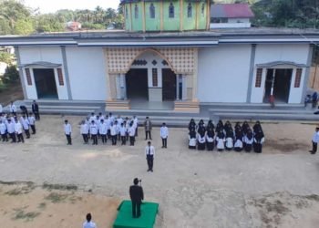 SMA Budi Utomo Bersama Ponpes At-Taqwa Kotabaru Gelar Upacara Hari Santri