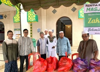 Menjelang Idul Fitri 1445 H, LDII Tala Bagikan Parcel Lebaran kepada Warga Sekitar