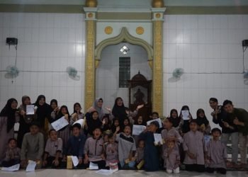 Santri TPA Roudhotul Hidayah HSU Bahagia Terima Raport Semester