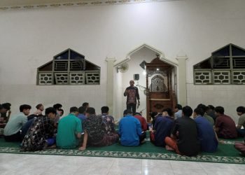 Beri Tausyiah ke Santri Pondok, Ketua PAC LDII Angsau Sampaikan Ini
