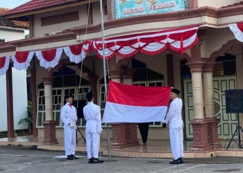 Menjadi Pengibar Bendera, Tiga Santri PPPM Al Manshurin Berlatih Setiap Hari