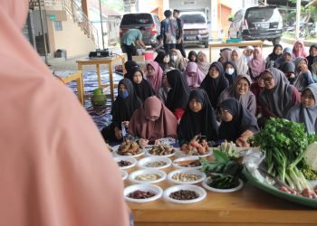 Remaja Putri LDII Tabalong kenali Bumbu Dapur dan Memasak Soto Lamongan
