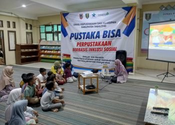Tingkatkan Literasi, Belasan Murid TPA Al-Manshurin Kunjungi Perpustakaan Daerah Tabalong