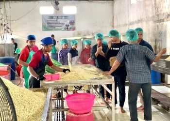 Belajar Membuat Tempe, DPD LDII Kota Banjarbaru Bekali Kemandirian pada Remaja