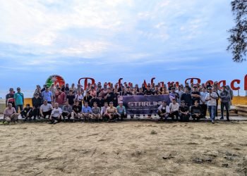 “Starlink dan Usman Panik” di Pantai Pagatan Tanah Bumbu