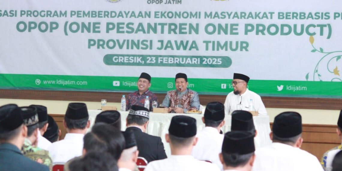 Pondok Pesantren (Ponpes) Wali Barokah Kota Kediri mengikuti sosialisasi program “One Pesantren One Product (OPOP)”, pada Minggu (23/2) di Gedung DPD LDII Kab. Gresik. Foto: LINES.