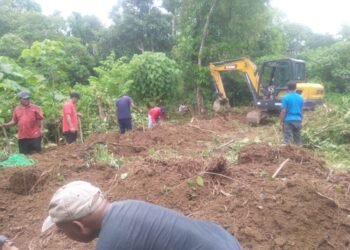 Warga PAC LDII Sei Karias dan Koramil Amuntai Tengah Wujudkan Makam yang Bersih dan Nyaman