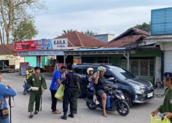 Persinas ASAD, LDII, dan Senkom Tapin Kompak Berbagi Takjil di Terminal Rantau