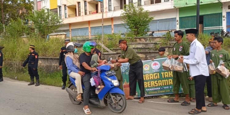 Jalankan Instruksi PB IPSI, Persinas ASAD Kotabaru Gandeng LDII dan Senkom Bagikan 500 Paket Takjil