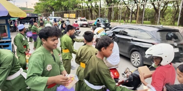 Semarak Bulan Ramadan Persinas Asad Tanah Bumbu Bersama LDII & Sekom Bagikan Ratusan Takjil