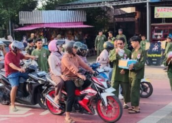 Persinas ASAD Tabalong Tebar Ratusan Paket Takjil ke Masyarakat