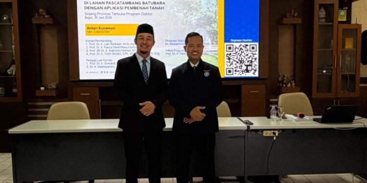 Teliti Sorgum di Lahan Pascatambang Batubara, Ketua DPD LDII Tanah Laut Raih Gelar Doktor di IPB