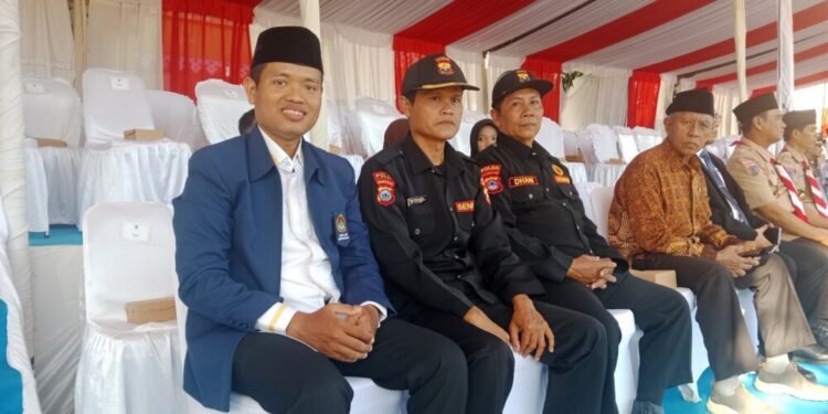 Sekretaris PC LDII Kintap Hadiri Upacara Penurunan Bendera HUT RI ke-81