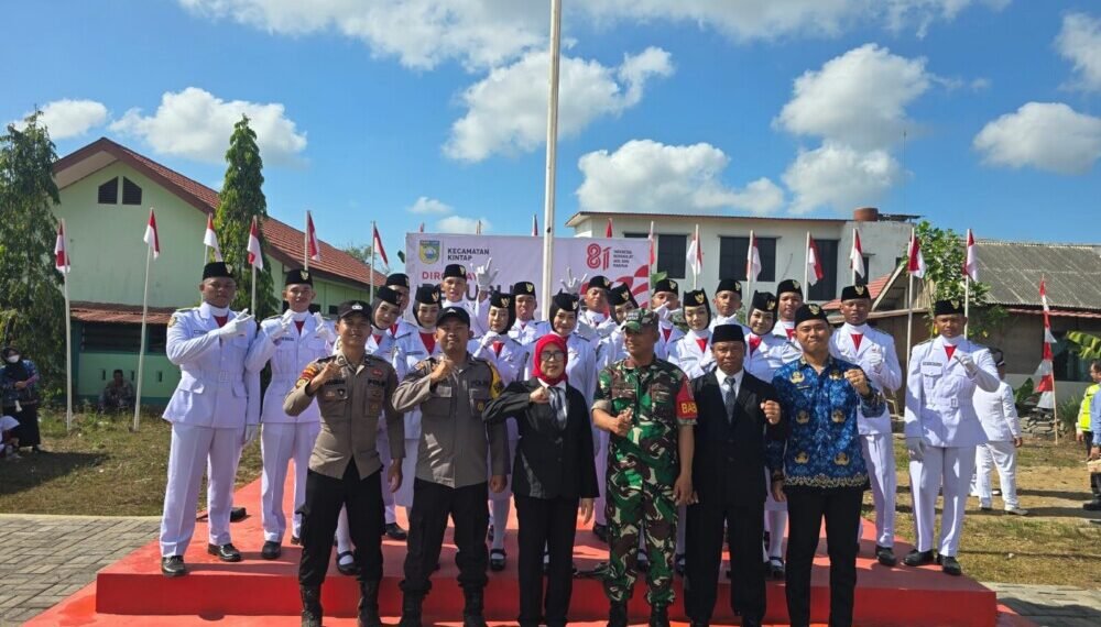 Ketua Pimpinan Cabang (PC) Lembaga Dakwah Islam Indonesia (LDII) Kecamatan Kintap, Agus Hariyanto Hadiri Upcara HUT ke-81 Kemerdekaan RI di halaman kantor Camat Kintap