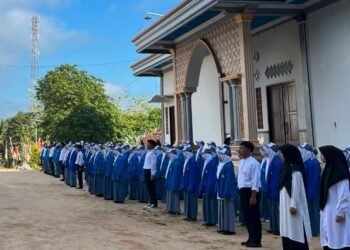 SMA Budi Utomo dan Ponpes Attaqwa Kotabaru Gelar Upacara Kemerdekaan Bersama
