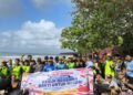 Kala Camat, Kades, dan Warga LDII Kotabaru Lebur dalam Semangat Gotong Royong Bersihkan Pesisir Pantai