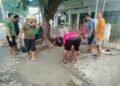 Warga LDII Sei Karias Gotong Royong Perbaiki Akses Jalan Gang Pesantren